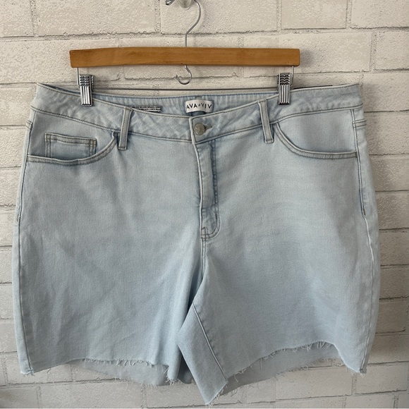 AVA & VIV Light Washed High-Rise Relaxed Fit Bermuda Shorts - Picture 2 of 9